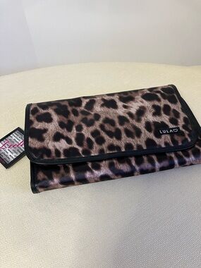 💐 Lula Slim Cosmetics Hanging Travel Pouch in Leopard Print